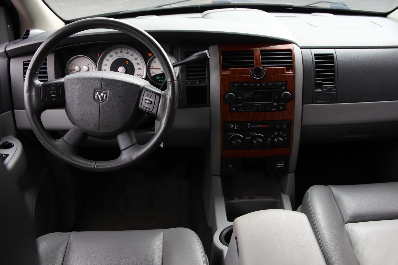 2007 BLACK DODGE DURANGO SLT 2WD (1D8HD48207F) with an 5.7L V8 OHV 16V engine, 4-SPEED AUTOMATIC OR 5-SPEED AUTOMATIC transmission, located at 420 E. Kingsbury St., Seguin, TX, 78155, (830) 401-0495, 29.581060, -97.961647 - Photo#15